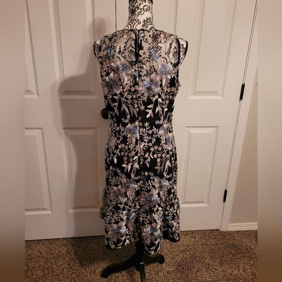 WHITE HOUSE BLACK MARKET Embroidered Lace Sheath‎ Dress - Picture 3 of 5